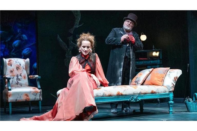 Lisa Wildmann, Andreas Klaue (v. li.) in „Gaslicht" im Alten Schauspielhaus in Stuttgart