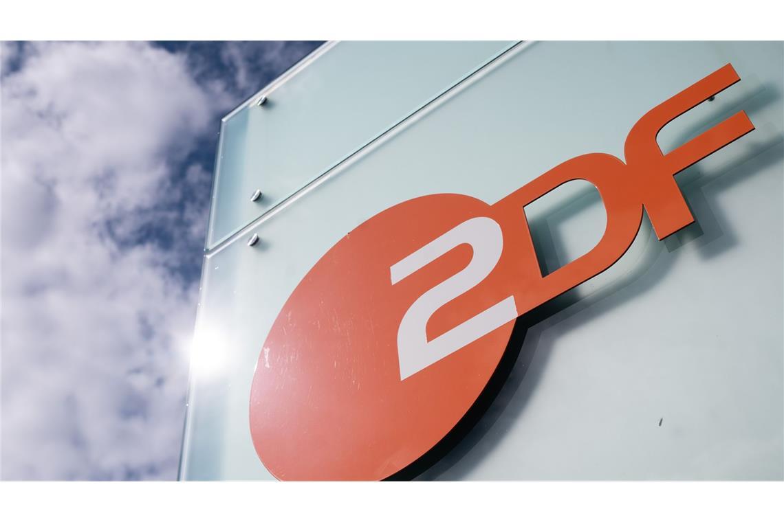 Logo des ZDF. Nach einer KI-Panne wird eine Korrespondentin abberufen (Symbolfoto)