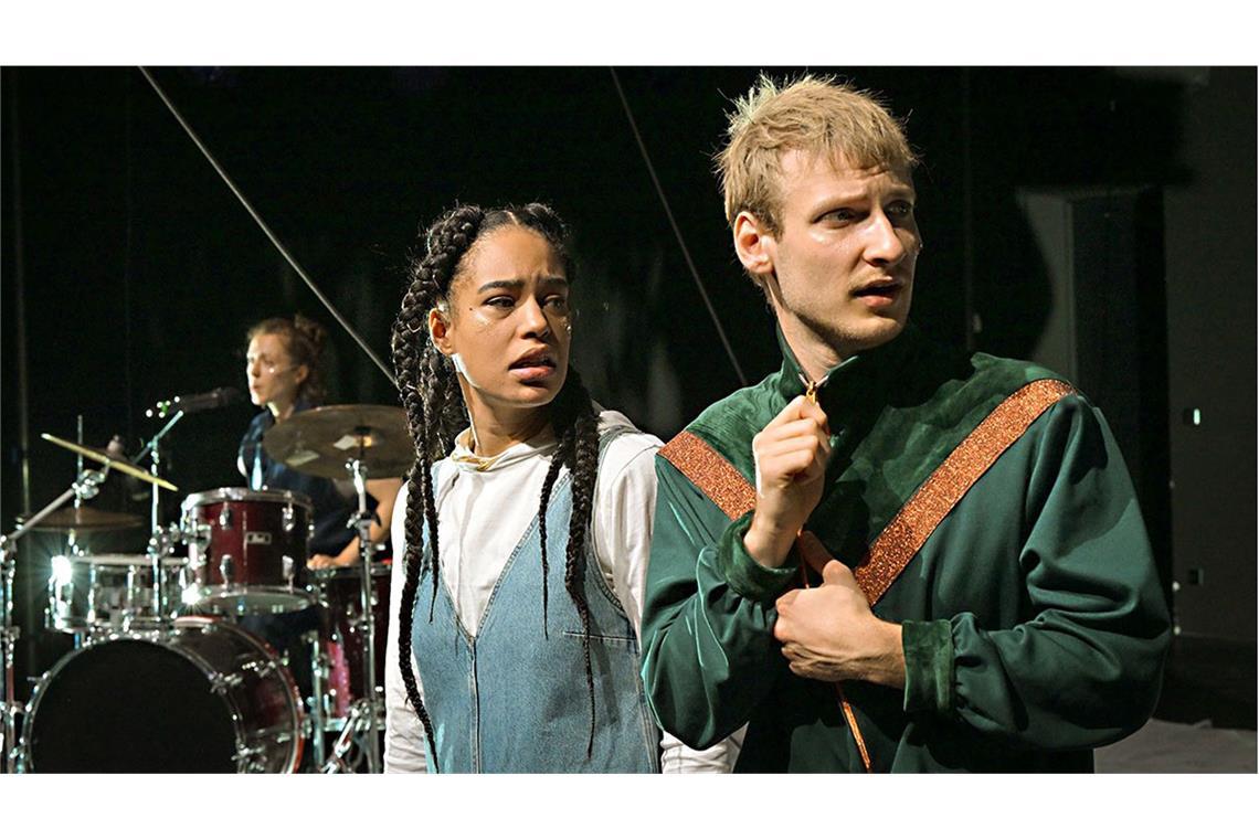 Gibt es Hoffnung im Elend? Lola Merz Robinson und Maximilian Schaible in „Der Hoffnungsvogel“