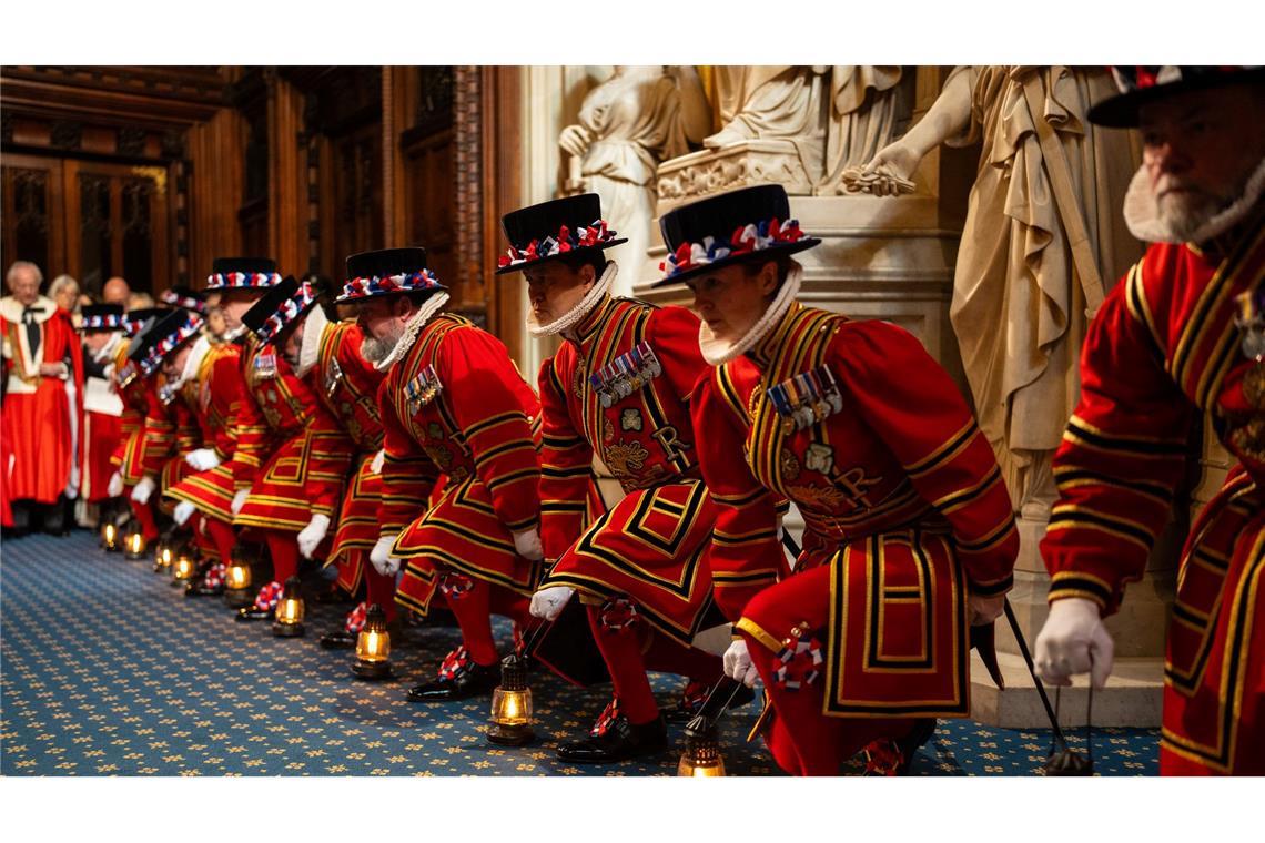 London: Sicherheitsritual mit Geschichte – Yeomen of the Guard durchsuchen vor der Parlamentseröffnung den Westminster-Palast