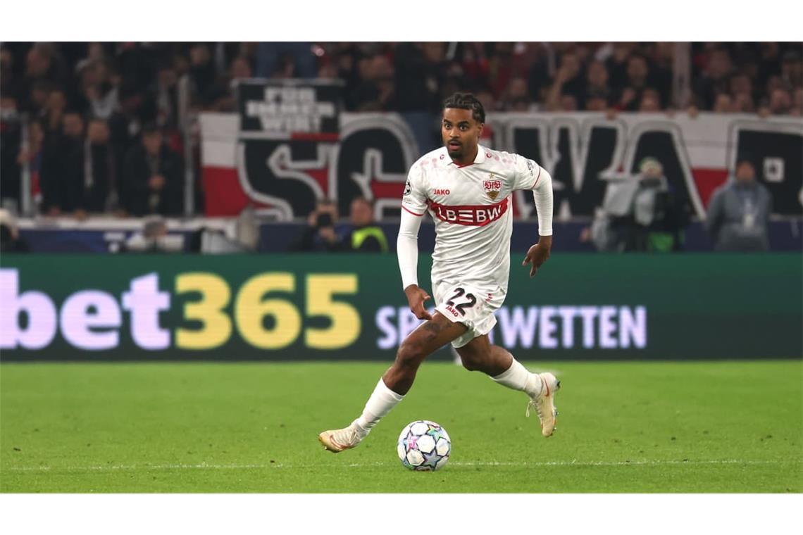 Lorenz Assignon (Note 4,5): Beim 2:3 gegen Borussia Mönchengladbach zuletzt war der Rechtsverteidiger irrlichternd und taumelnd unterwegs. Nun in Paderborn machte Assignon zunächst genauso weiter. Katastrophal geriet seine Anfangsphase, dann stabilisierte sich der Abwehrmann etwas – auch aufgrund der Überzahl und weniger Paderborner Offensivkraft. Nach einer Stunde ausgewechselt.
