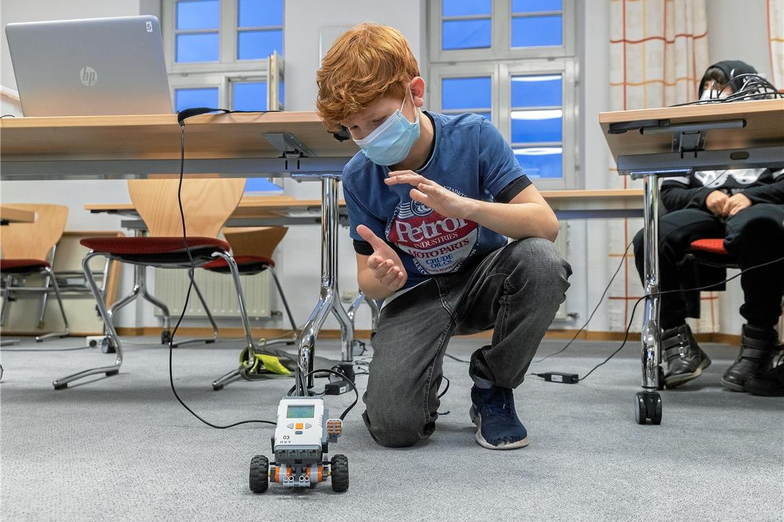 Jedem Flitzer seine Programm-DNA Lorenz hat sein Auto so programmiert, dass es auch auf ein Klatschen reagiert.