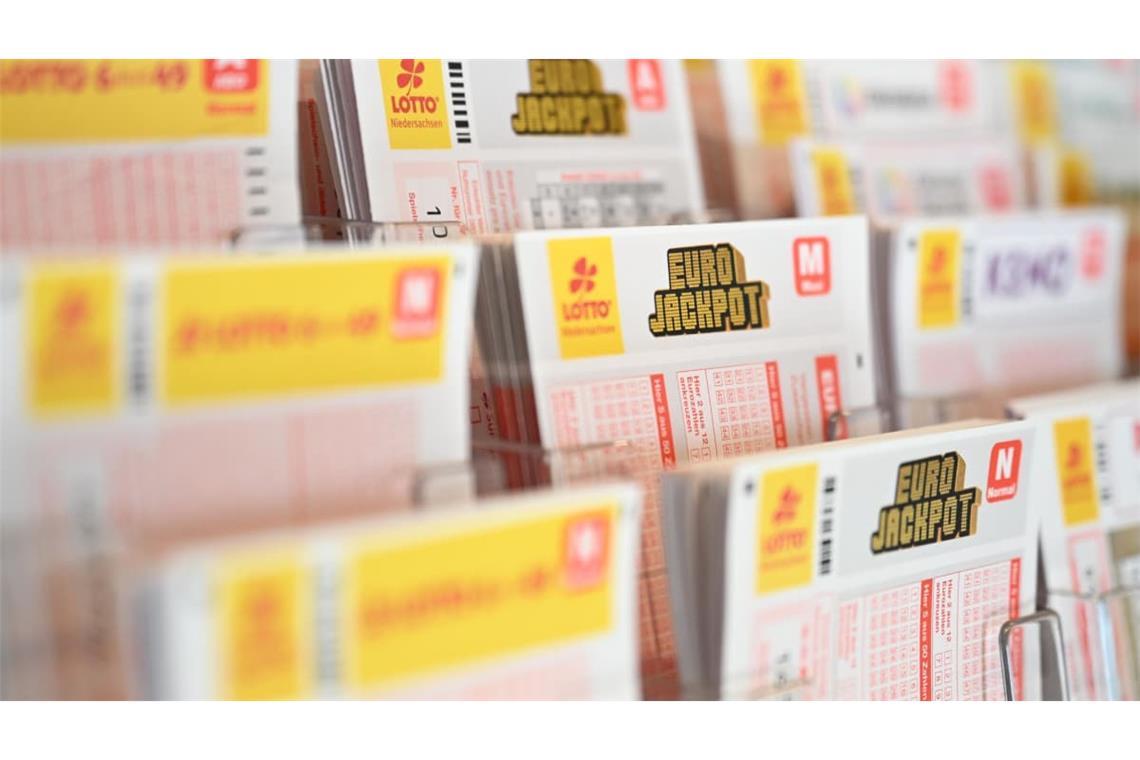 Lotto-Spielscheine: Um wen genau es sich bei dem Neu-Millionär oder der Neu-Millionärin handelt, ist noch unklar.
