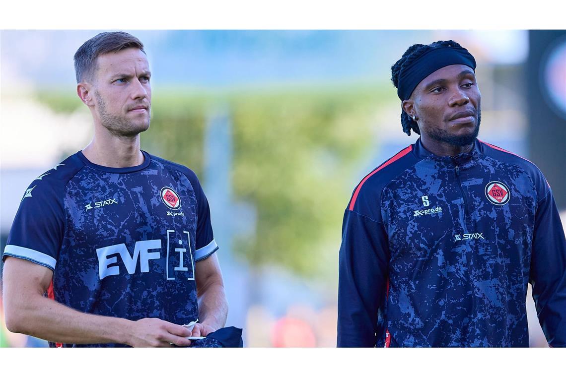 Luca Wöhrle (li., neben Jeffrey Idehen) verlässt den 1. Göppinger SV, genauso wie Francis Ubabuike.

IMAGO/Eibner-Pressefoto/Gerald Oelze-de Stoppany