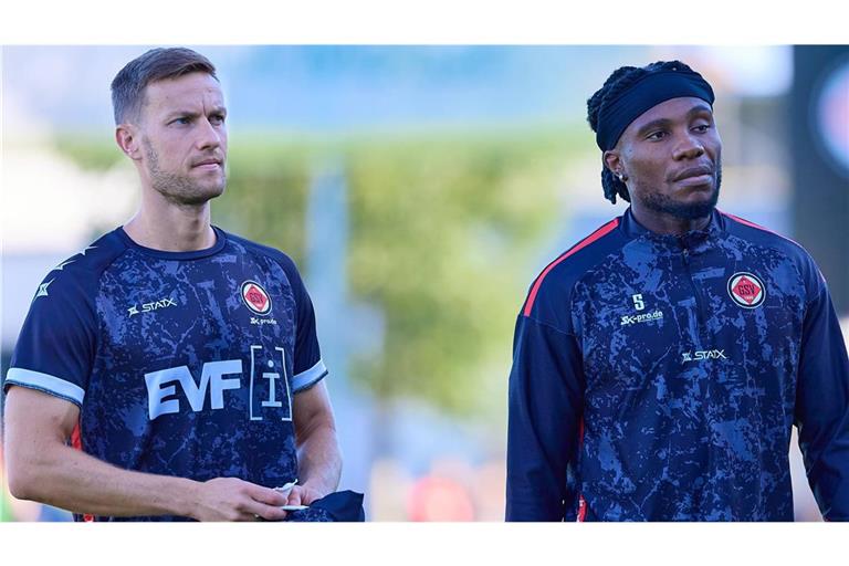 Luca Wöhrle (li., neben Jeffrey Idehen) verlässt den 1. Göppinger SV, genauso wie Francis Ubabuike.

IMAGO/Eibner-Pressefoto/Gerald Oelze-de Stoppany