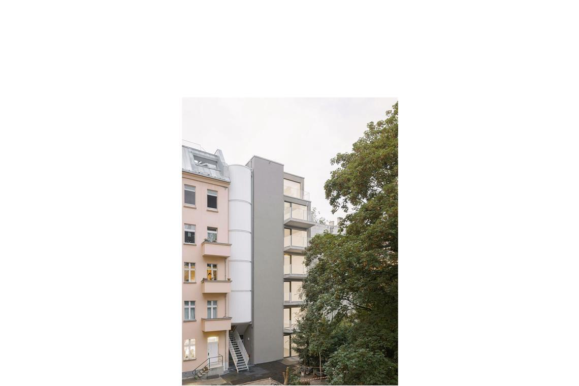 Großer Architekturpreis – auch diese Stuttgarter Bauten sind nominiert Lückenschluss in der Metropole: Schmales Haus in Berlin: Max Hacke & Leonhard Clemens – Hinterhaus Prototyp 6x9m, Berlin.
