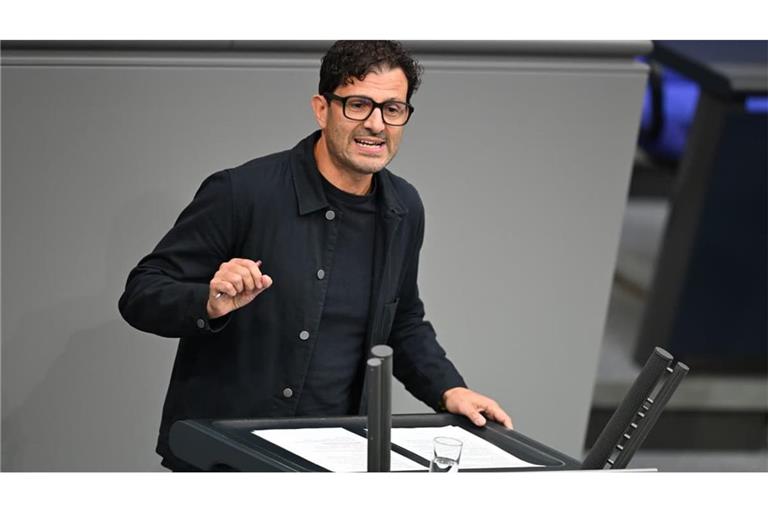 Luigi Pantisano, Parteivorsitzender Die Linke, spricht im Bundestag.