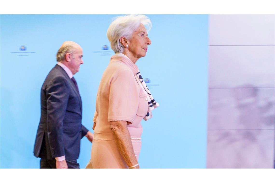 Bilder des Tages Luis de Guindos, Vizepräsident der Europäischen Zentralbank (EZB), und Christine Lagarde, Präsidentin der Europäischen Zentralbank (EZB), treten vor die Presse. Die EZB senkt die Leitzinsen im Euroraum.
