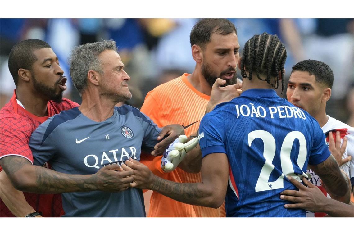 Eklat nach Klub-WM-Finale – Enrique schlägt João Pedro ins Gesicht Luis Enrique (2.v.l.) traf João Pedro im Gesicht.