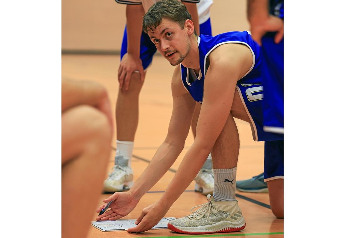 Basketballer der TSG Backnang nutzen EM-Euphorie Lukas Oesterle gibt als Spielertrainer bei der TSG die Kommandos. Foto: Alexander Becher