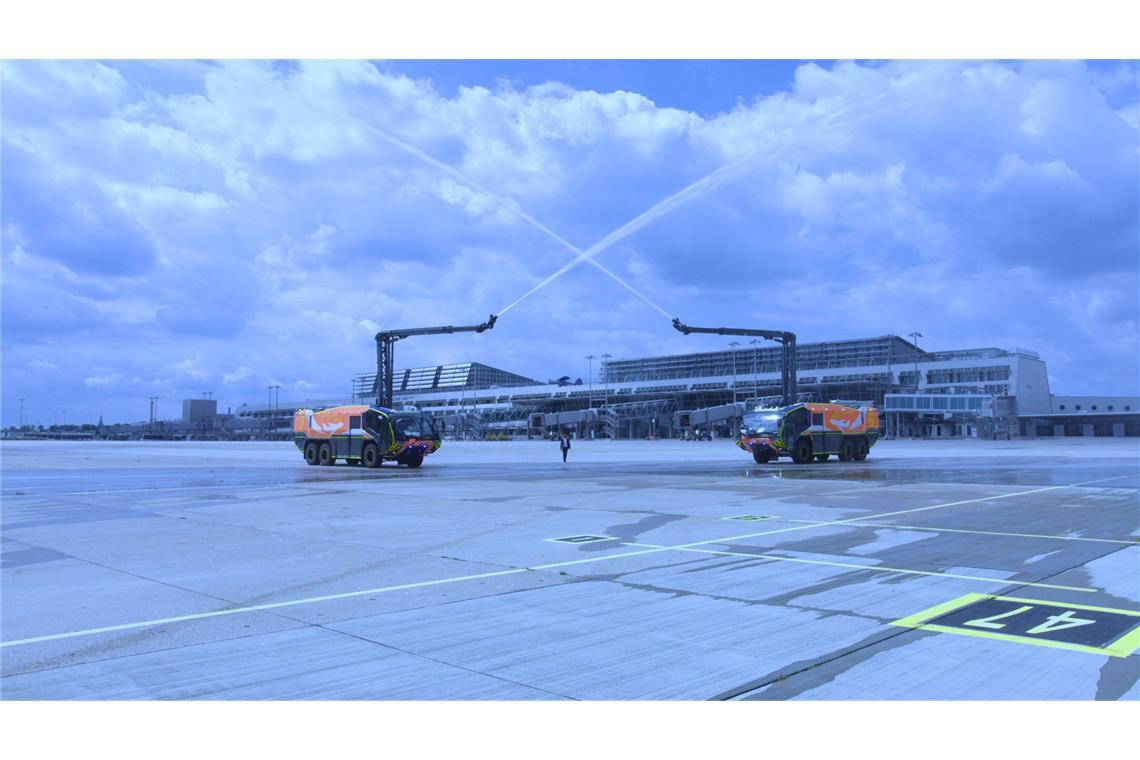 Achtung: Fake statt Fakten Lukas Rehm hat während Corona den menschenleeren Flughafen gefilmt für seine Videoarbeit „Solastalgia“ (2021)