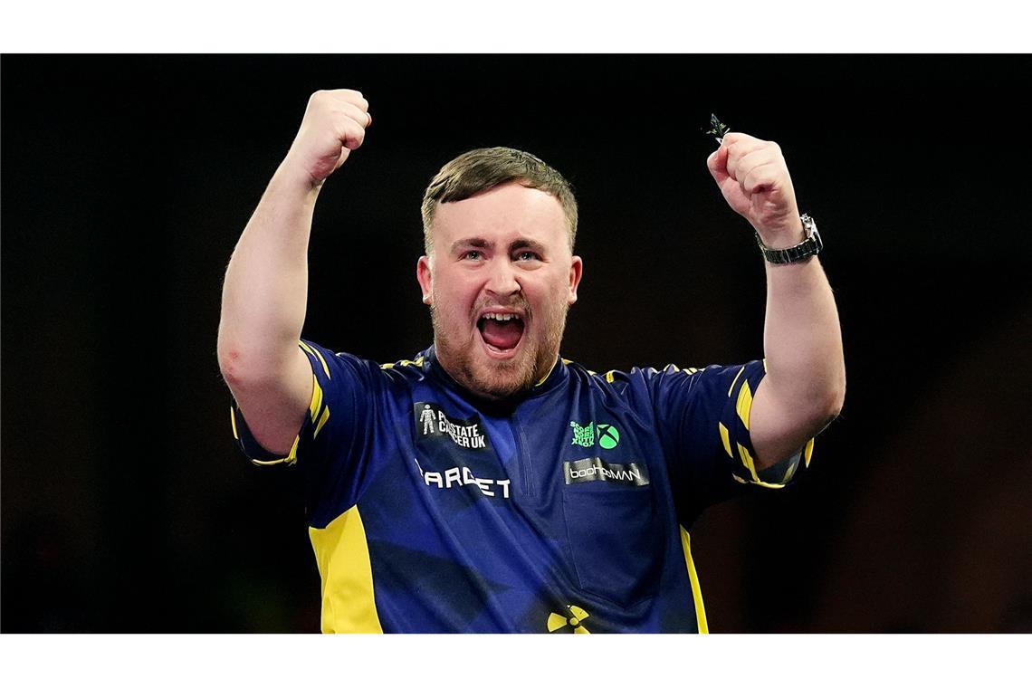 Luke Littler, hier bei der Darts-WM, hat die Führerscheinprüfung bestanden.