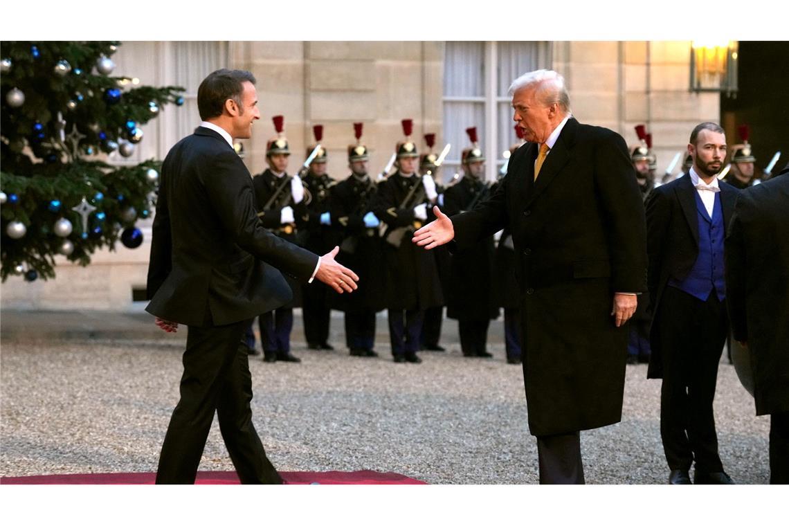 Ukraine-Gespräche in Paris: Trump zurück auf Weltbühne Macron rollte für Trump den roten Teppich aus.