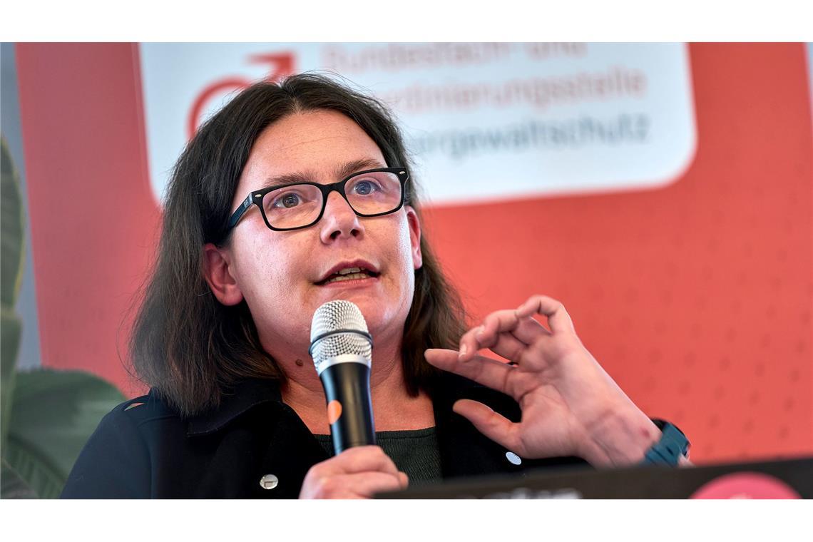 Platzmangel in Männerschutzhäusern – Bedarf steigt deutlich "Männer brauchen mehr Anlaufstellen in Deutschland", fordert Annalena Schmidt von der Stelle Männergewaltschutz.