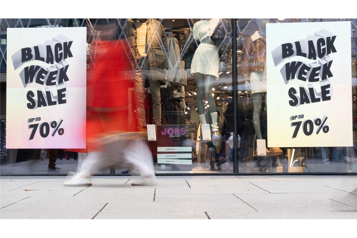 Wie viel Zeit der Black Friday die Shopper kostet Männer geben am Black Friday mehr Geld aus. (Archivbild)