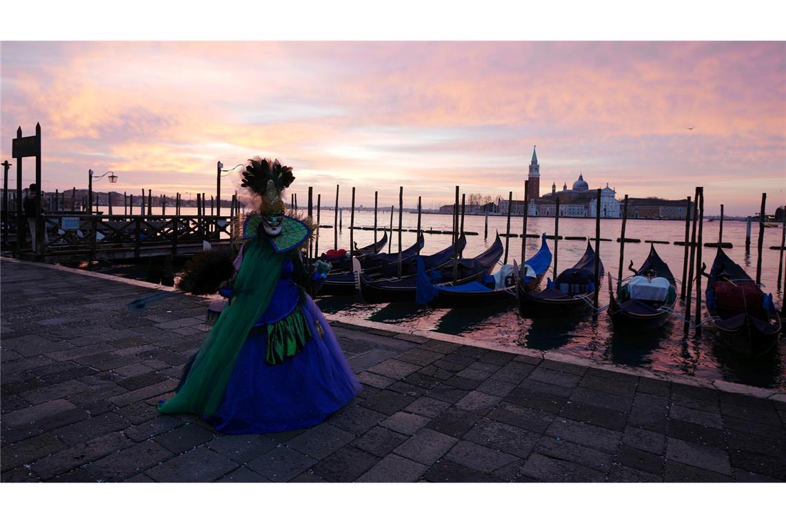 Bilder des Tages Magie in Venedig: Maskenzauber auf dem Markusplatz beim Karneval
