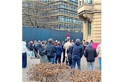 Mahnwache vor dem Landgericht: Der Mord an einer jungen Studentin bewegt viele Menschen.