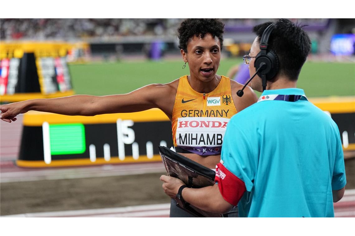 Malaika Mihambo hatte Gesprächsbedarf.