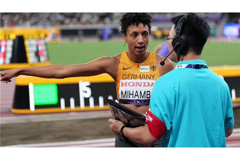 Malaika Mihambo hatte Gesprächsbedarf.