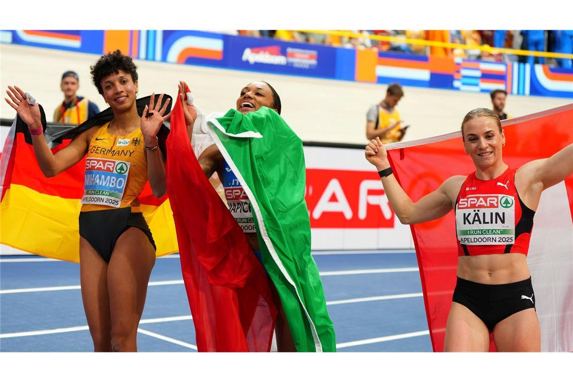 Ogunleye strahlt über EM-Silber - Mihambo rettet Bronze Malaika Mihambo (l) musste sich Larissa Iapichino (M) und Annik Kälin (r) geschlagen geben.