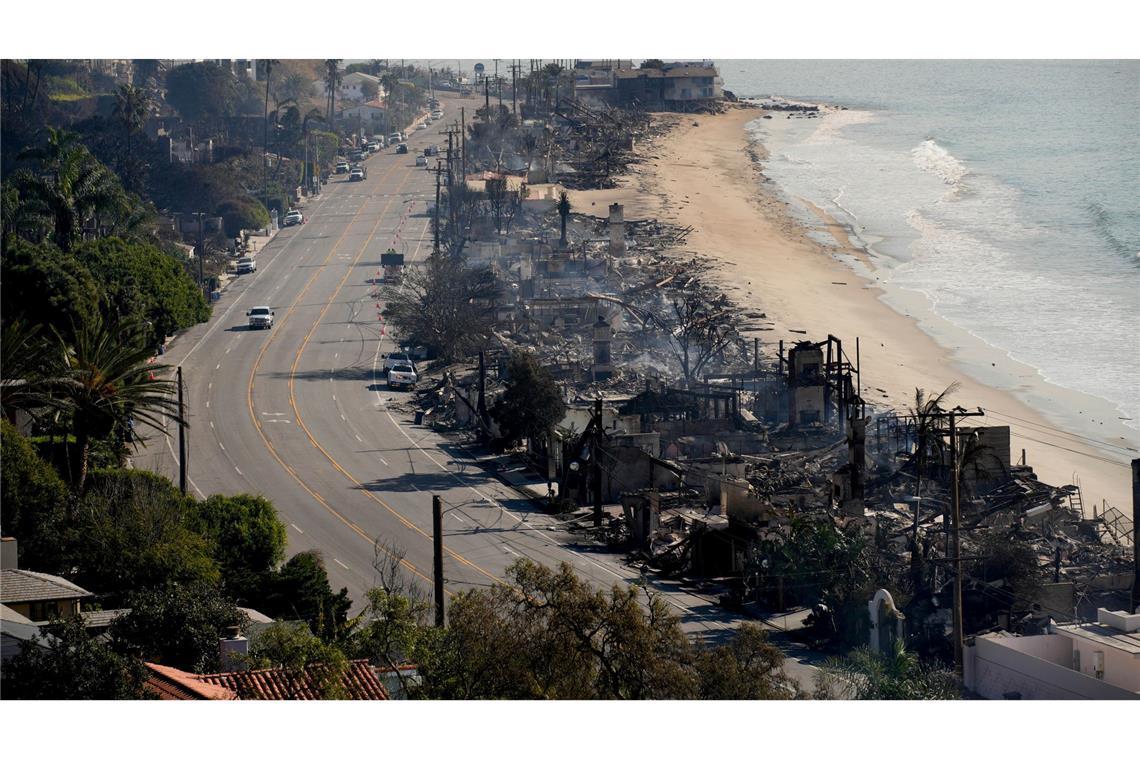 Brände in den USA: Kurze Entspannung, weiterhin große Gefahr Malibu ist für seine luxuriösen Villen direkt an der Küste bekannt - viele von ihnen sind vollständig niedergebrannt.