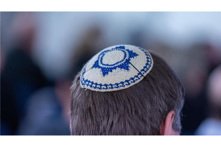 Man mit Kippa – hatte Iran Anschlagspläne gegen Juden in Deutschland vorangetrieben?