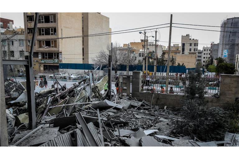 Man werde den Iran zurück in die Steinzeit versetzen, sagte Trump in einer Rede an die Nation.