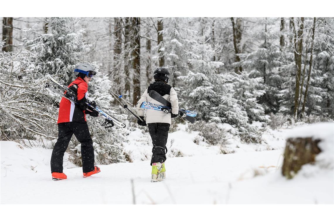 Eisig kalte Nächte mit teils minus 15 Grad erwartet Manche nutzen das Wetter für Wintersport.