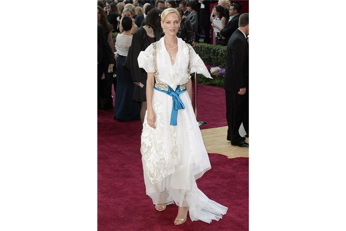 Die schlimmsten Oscar-Kleider aller Zeiten Manches bleibt besser ungesagt: Keine Worte gibt es für das Kleid, in dem <b>Uma Thurman</b> es wagte, <b>2004</b> bei den Oscars zu erscheinen.