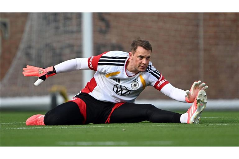 Manuel Neuer beim Training in Aktion.