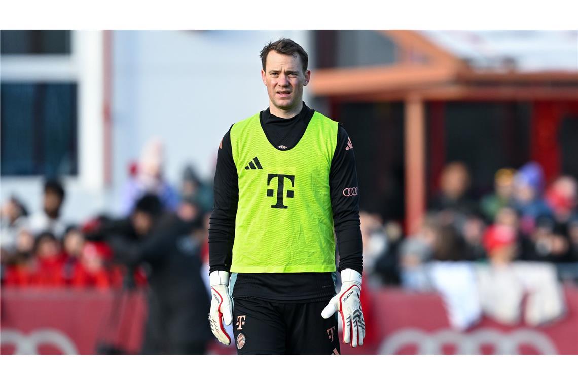Neuer beim FC Bayern zurück - Musiala fehlt erkrankt Manuel Neuer ist nach seinem Rippenbruch wieder zurück beim FC Bayern. (Archivbild)