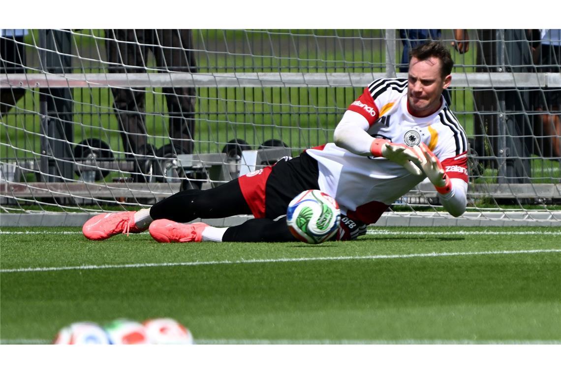 Manuel Neuer trainiert bei der Fußball-Nationalmannschaft. (Archivbild)