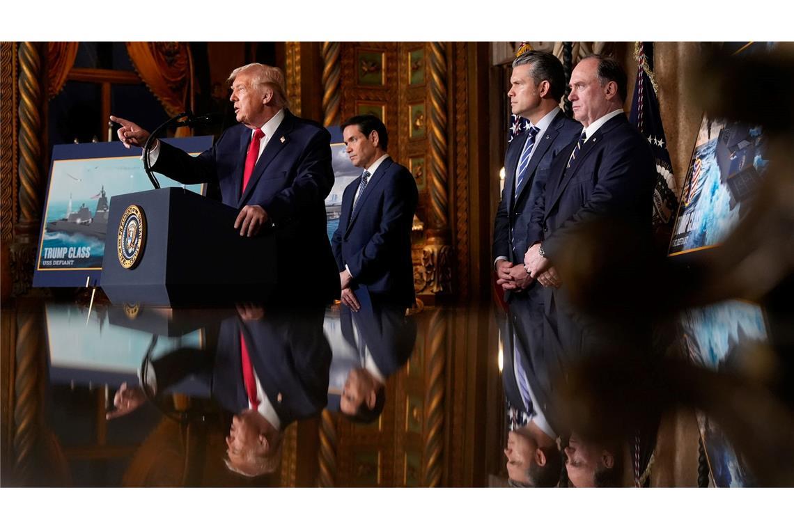 Mar-a-Lago: Trump, Rubio & Co. präsentieren Pläne für den Bau von neuen Kampfschiffen.