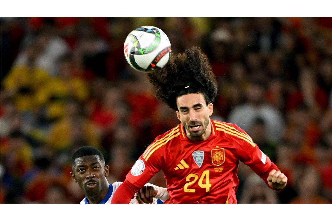 So reagieren die spanischen Fans auf die Pfiffe Marc Cucurella im Spiel der Spanier gegen Frankreich.