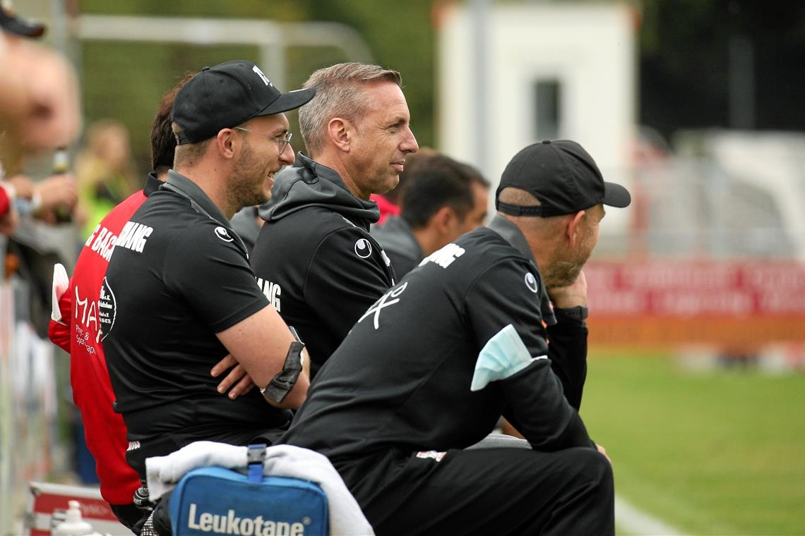 TSG Backnang: Zweigleisige Planung ist die einzige Option Marc Erdmann (Mitte) muss als Sportlicher Leiter der TSG bereits die neue Saison im Auge haben, egal in welcher Liga. Foto: Alexander Becher