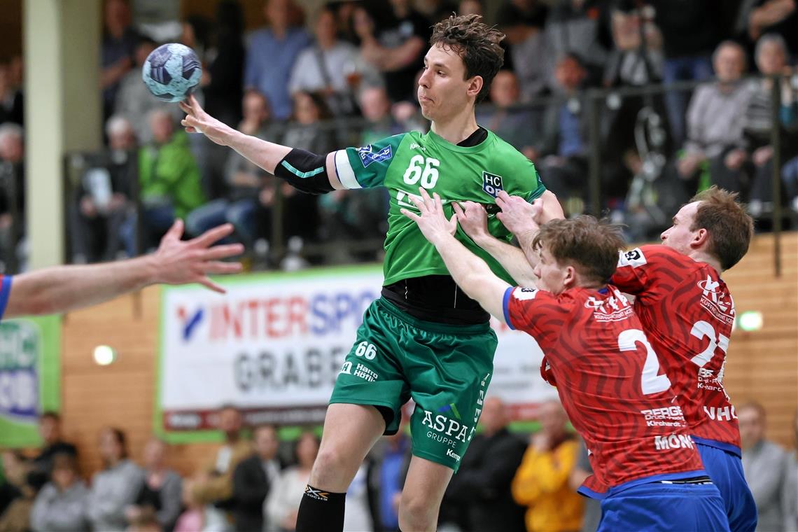 Meisterschaft wäre für den HC Oppenweiler/Backnang das Sahnehäubchen Marc Godon (am Ball) und der HC Oppenweiler/Backnang wollen sich den Titelgewinn nicht mehr nehmen lassen. Foto: Alexander Becher