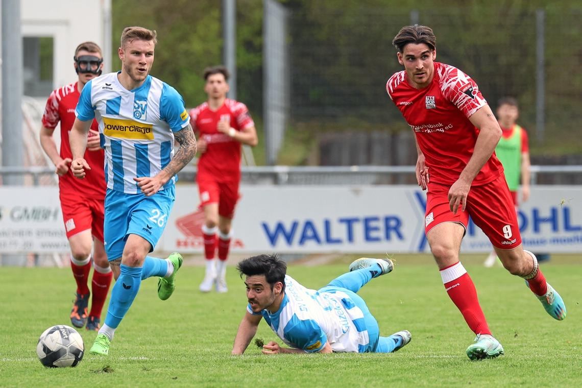 Marco Rienhardt (rechts) traf schon beim Hinspiel in Rielasingen und ist mit 14 Saisontoren der gefährlichste Backnanger Offensivspieler. Logisch, dass die TSG auch im morgigen Rück- und Endspiel gegen den Klub vom Bodensee auf Tore des 24-Jährigen hofft. Foto: Alexander Becher