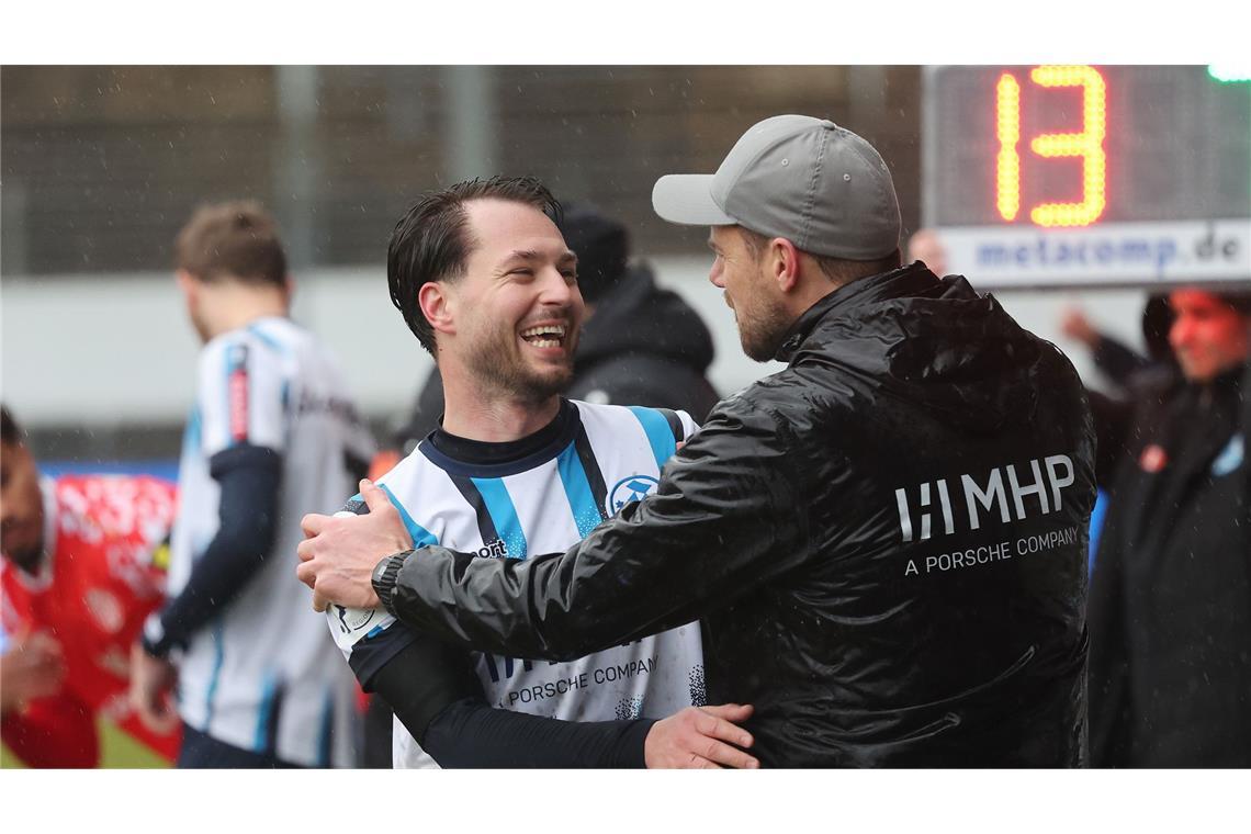 Marco Wildersinn beglückwünscht David Tomic.