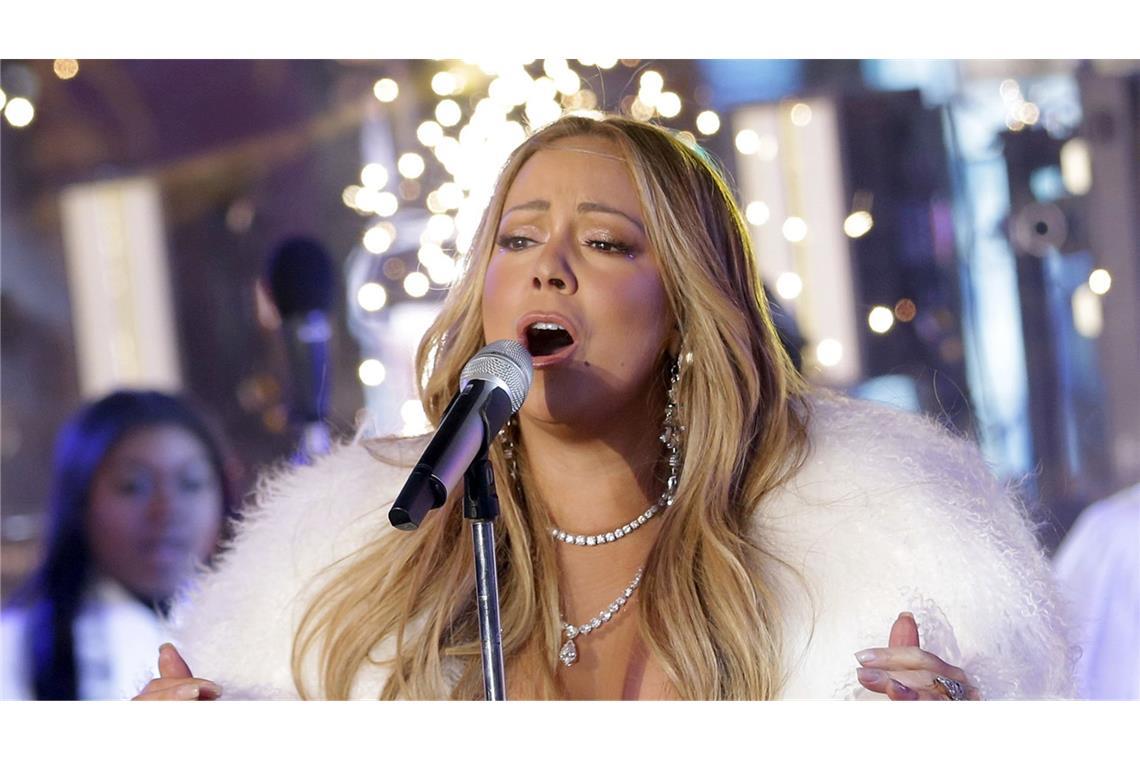 Weihnachtssongs klettern die Charts steil nach oben Maria Carey klettert mit ihrem alten Hit „All I Want For Christmas“ in den Charts auf Platz 19. (Archivbild)