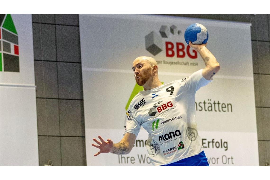 Marian Heinkele von der HSG Böblingen/Sindelfingen leitet die Wende beim VfL Pfullingen II ein.