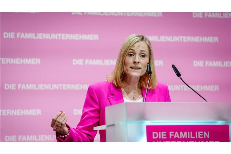 Marie-Christine Ostermann, Präsidentin des Wirtschaftsverbands Die Familienunternehmer, spricht bei einer Veranstaltung des Verbands Familienunternehmer.