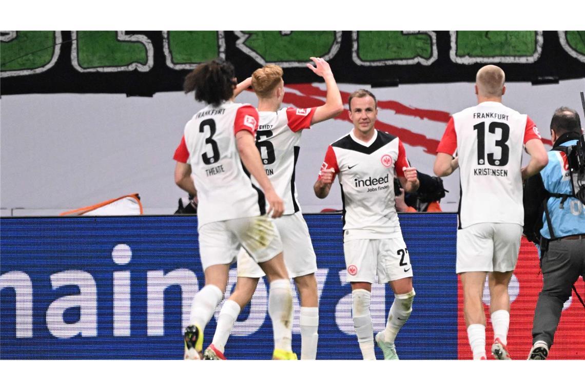 Nach Roter Karte für Al-Dakhil – VfB stolpert auch in Frankfurt Mario Götze erzielte in der 70. Minute den verdienten Führungstreffer für die Hausherren.