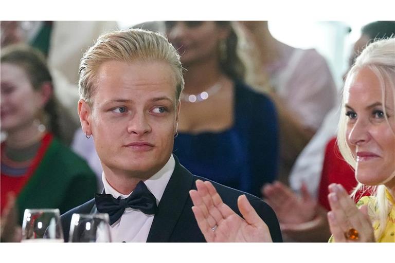Marius Borg Høiby und die norwegische Kronprinzessin Mette-Marit (Archivbild).