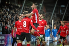 Marius Kunde und die SG Sonnenhof Großaspach thronen nach dem klaren 4:0 im Topduell gegen Freiberg nun mit sechs Punkten Vorsprung an der Regionalliga-Spitze. Foto: Alexander Becher