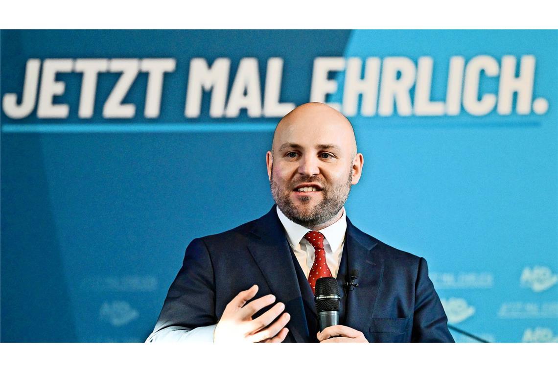 Markus Frohnmaier, der Spitzenkandidat der AfD, weist in einem Interview den Vorwurf der Vetternwirtschaft zurück (Archivfoto).