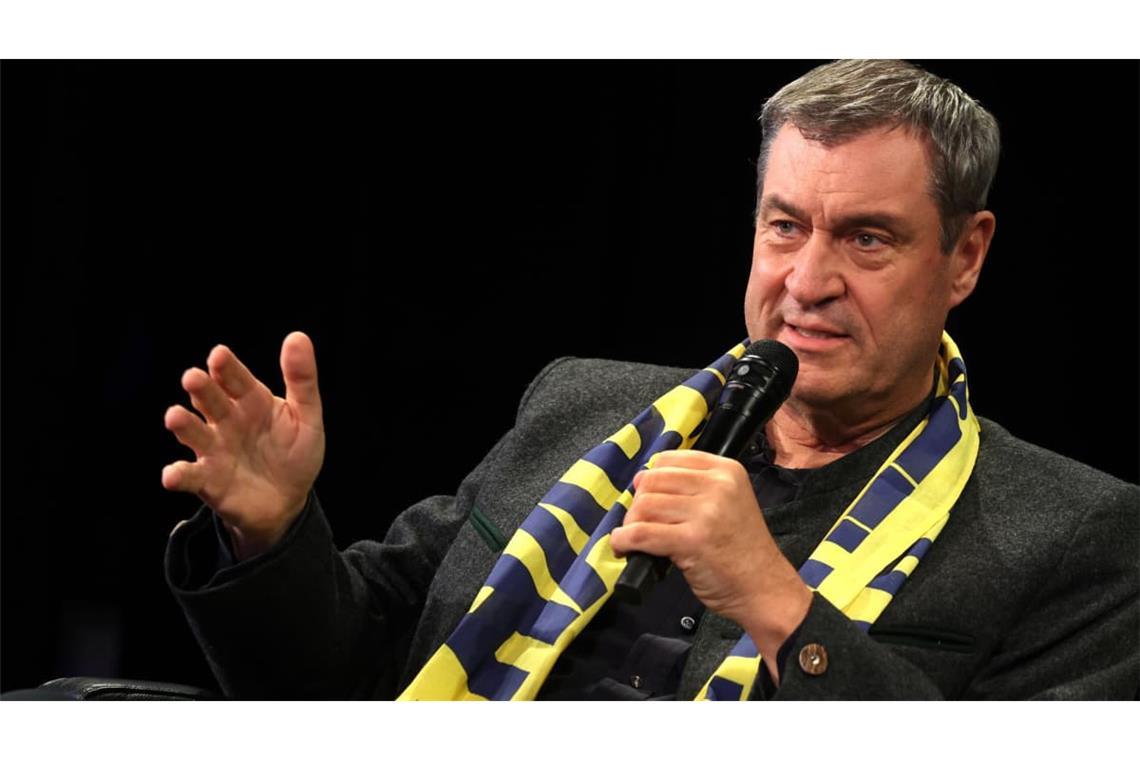 Markus Söder (CSU), bayerischer Ministerpräsident, sitzt am 16. Mai 2026 bei einem Gespräch auf dem Podium des Katholikentages in Würzburg.