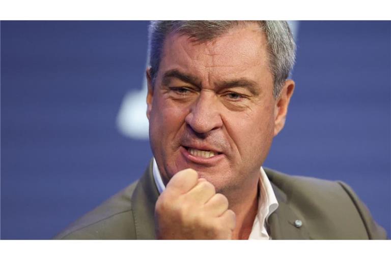 Markus Söder (CSU), Ministerpräsident des Landes Bayern, spricht mit geballter Faust beim Deutschlandtag der Jungen Union.