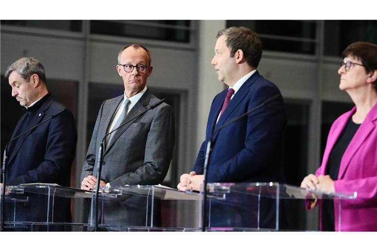 Markus Söder, Friedrich Merz, Lars Klingbeil und Saskia Esken bei einer Pressekonferenz zu den Sondierungsgesprächen zwischen der Union und der SPD am Dienstag.