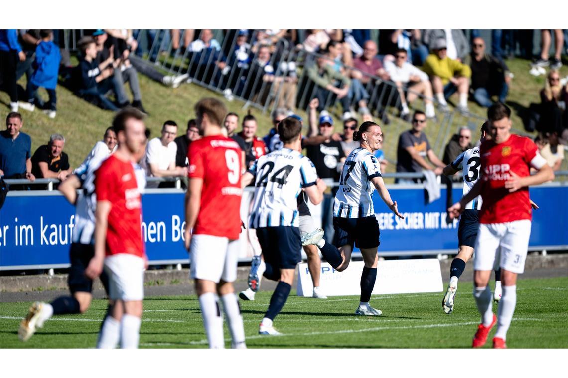 Viererpack in Holzhausen – Marlon Faß schießt die Blauen ins Endspiel