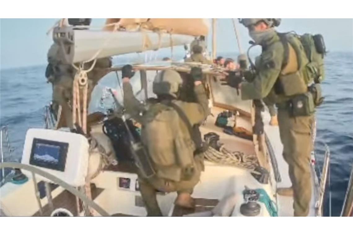 Gaza-Hilfsflotte: Boote von Israel abgefangen Maskierte israelische Soldaten haben die Boote der Gaza-Hilfsflotte vor Erreichen des Küstenstreifens geentert und die Besatzungen in Gewahrsam genommen.